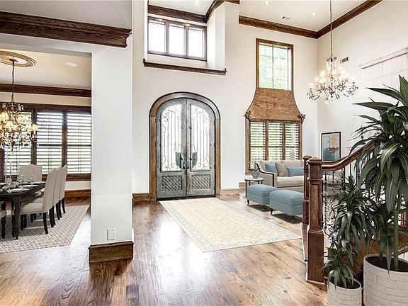 3rd image of 5559 Lago Vista Ln