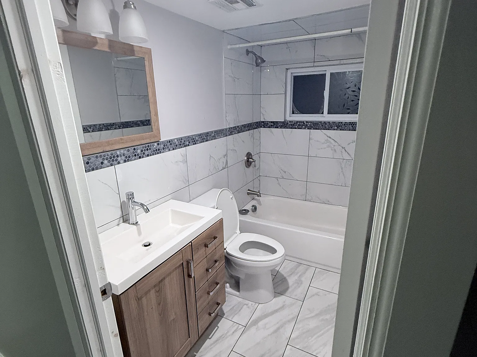 2 bed, $2,050 — Photo 3