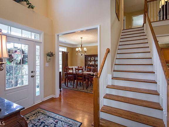 3rd image of 165 Holcomb Ct