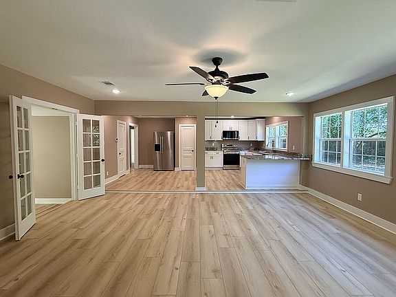 4th image of 406 Coulter Ave