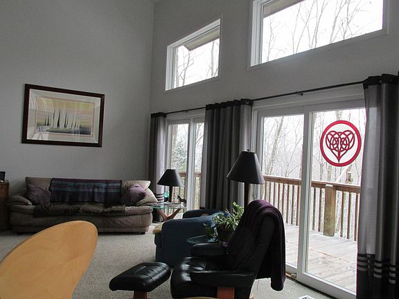 3rd image of 548 Sleepy Hollow Ln