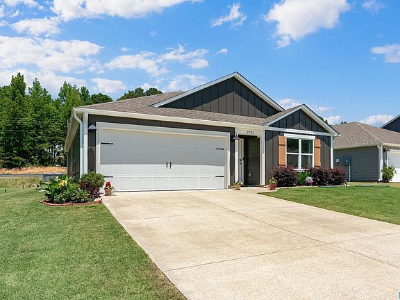 3rd image of 1755 Dixon Cir