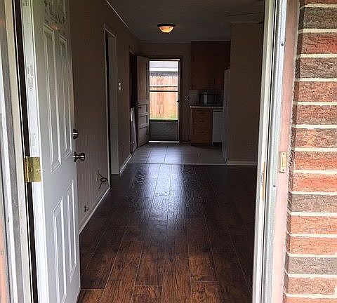 3rd image of 1407 Southline St