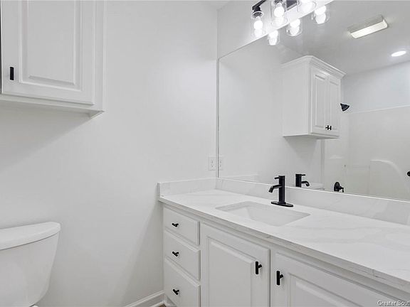 5th image of 2741 Arthur St