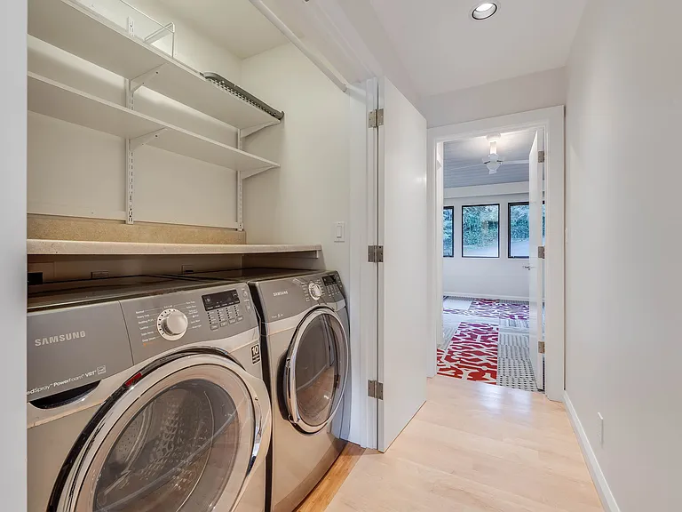 363 E Strawberry Dr — Photo 31