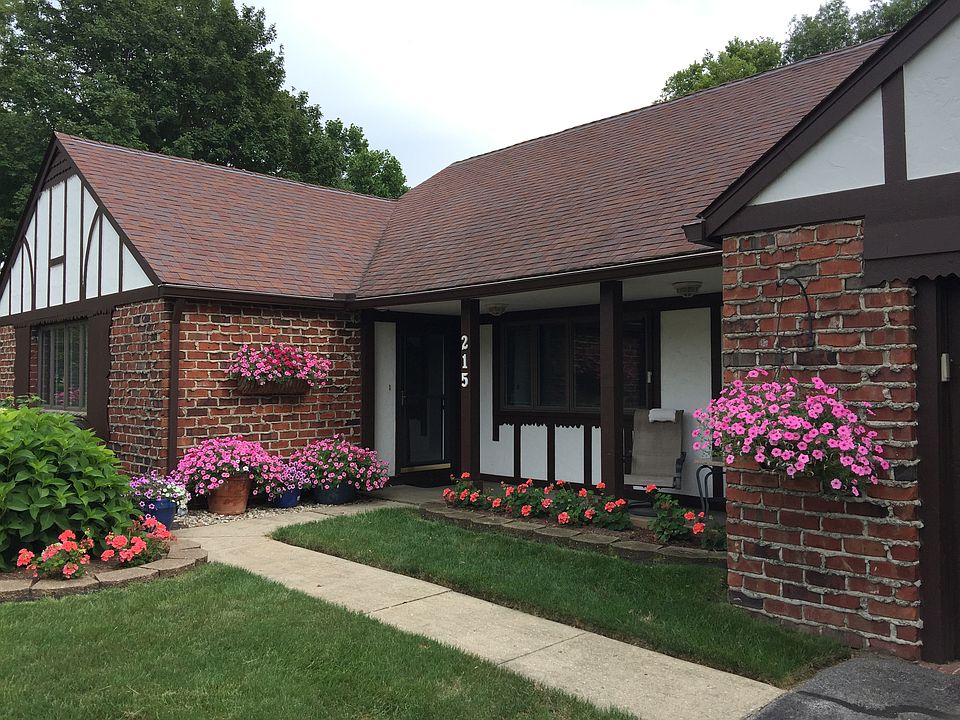 1st image of 215 E Sycamore Ln