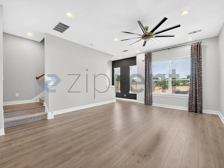 2818 Addison Park Ln — Photo 10