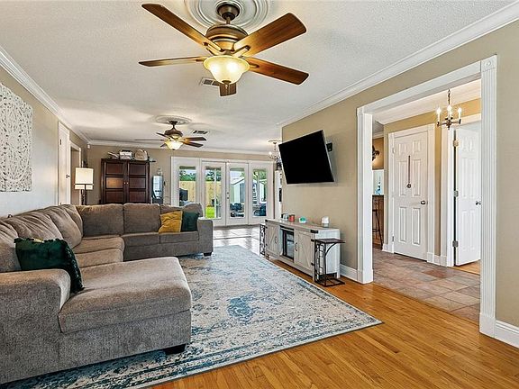 3rd image of 1529 Vegas Dr