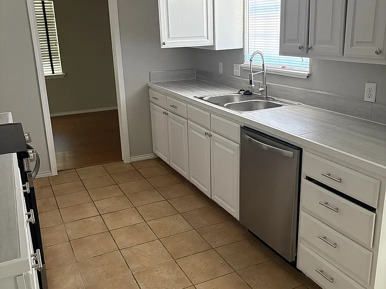 7725 NW 20th St — Photo 5
