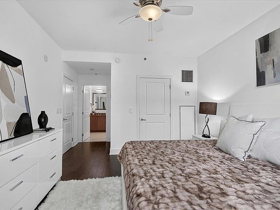 4th image of 1100 Maxwell Ln Unit 422