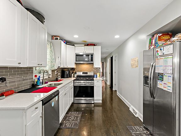 4th image of 10446 S Corliss Ave