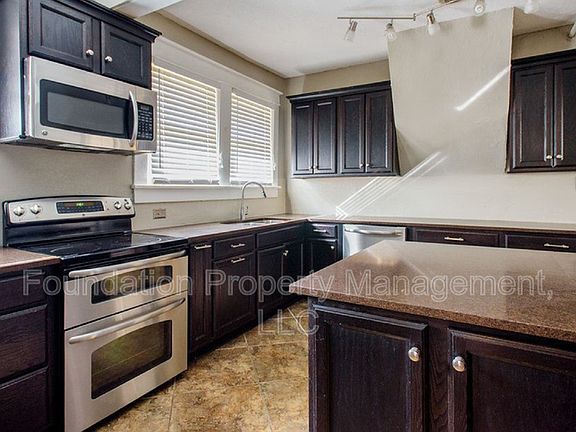 3rd image of 895 N Avalon St