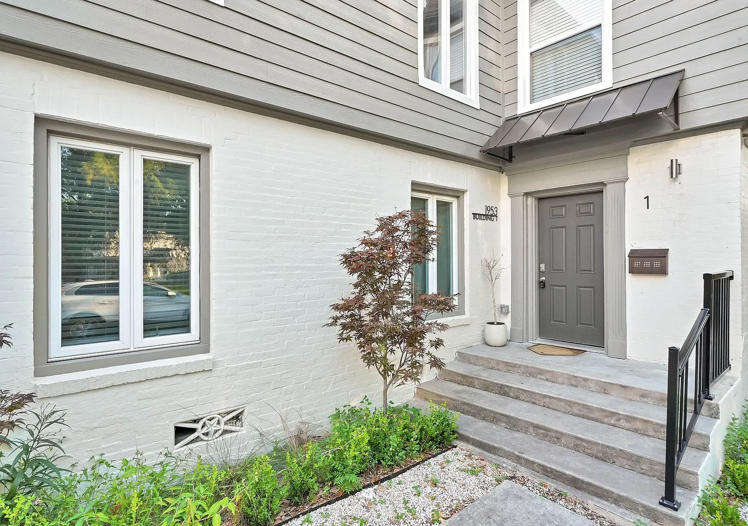 Dryden — Photo 1