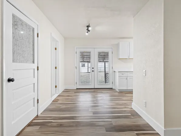 712 Pine St, Hurst, TX 76053