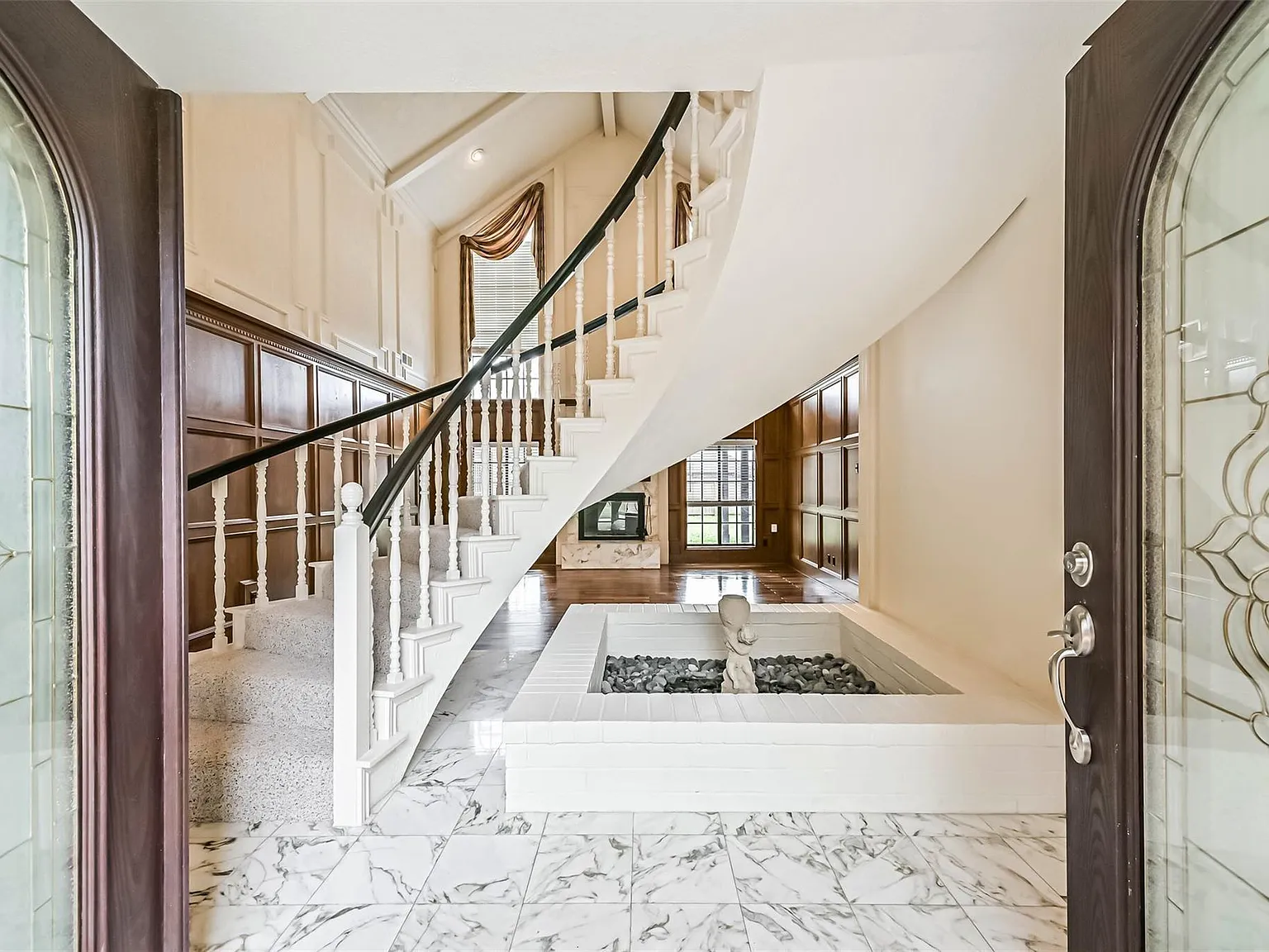 4 bed, 4.0 bath, 3533 sqft, $3,400 — Photo 2