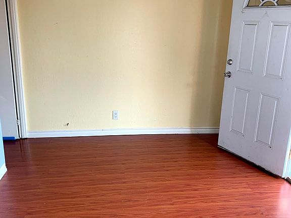 3rd image of 615 Linden Ave #B