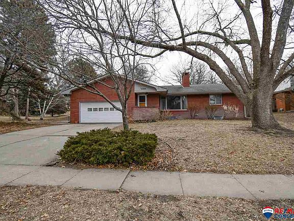 2nd image of 3800 Loveland Dr