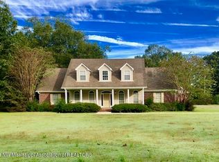 205 Country Club Dr, Senatobia, MS 38668