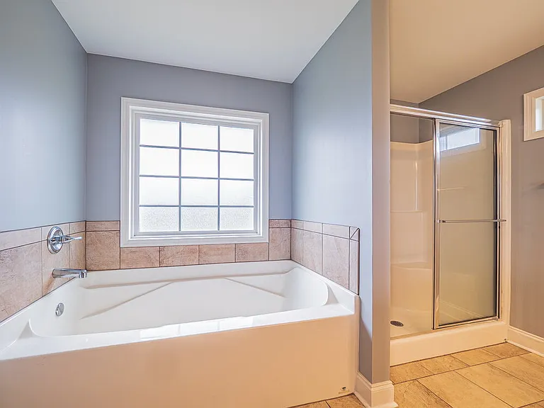 2740 Foxcroft Cir — Photo 32