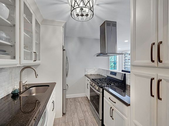 5th image of 601 Kappock St APT 5E