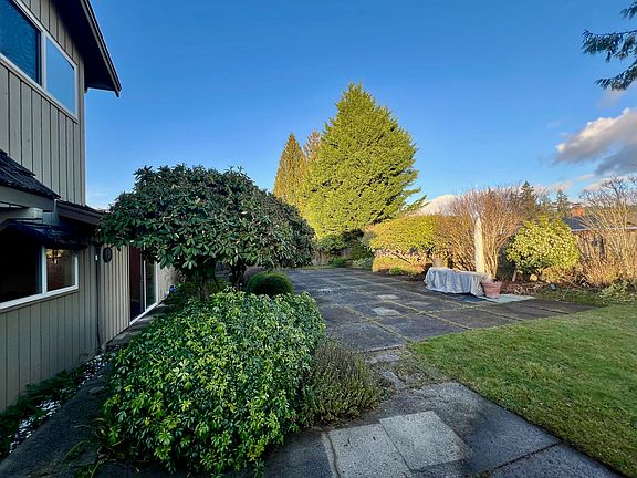 3rd image of 5420 116th Pl SE