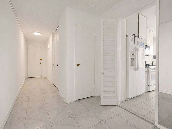 5th image of 370 Ocean Pkwy APT 8H