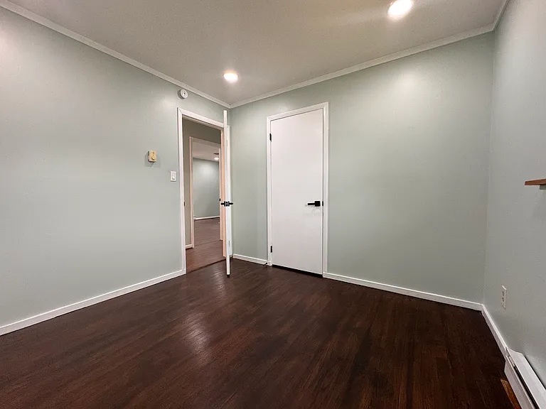 443 Bath Ave — Photo 61
