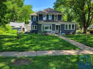 324 E Lewis St, Vermillion, SD 57069