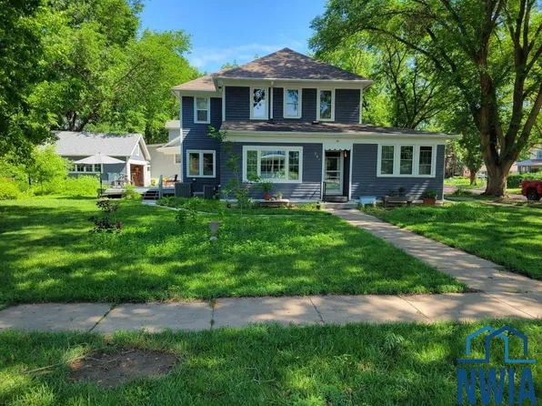 324 E Lewis St, Vermillion, SD 57069
