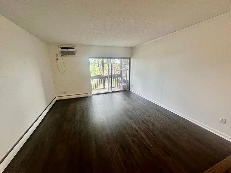 380 Ramsey St — Photo 8