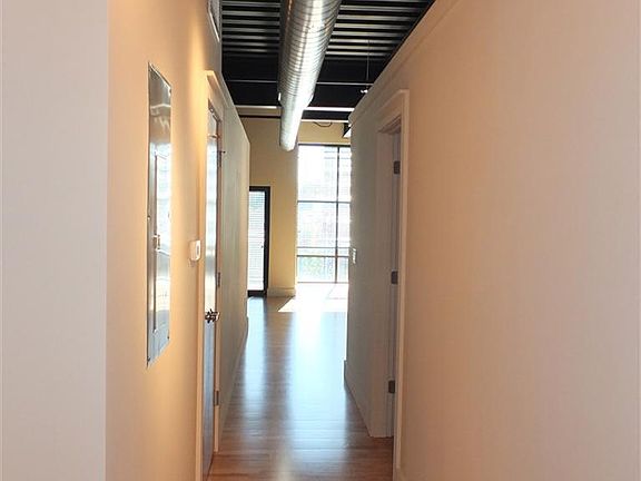5th image of 350 E Short St Unit 318