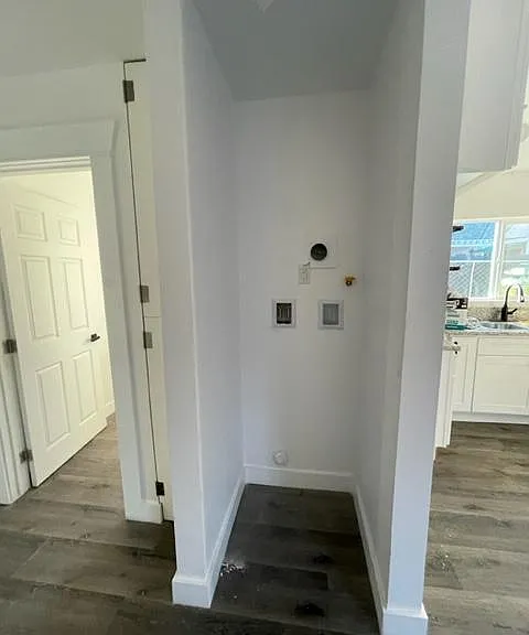 Stackable washer/dryer hookups