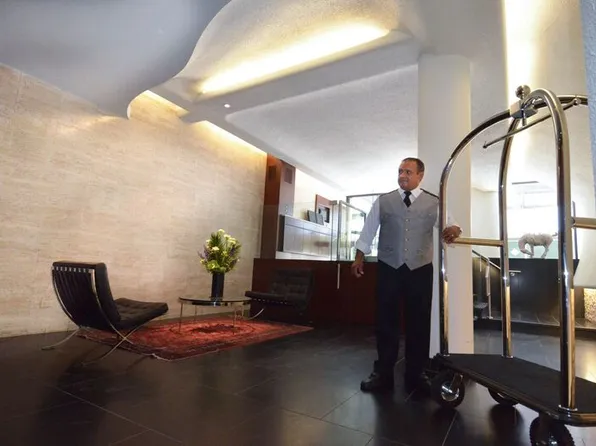 300 East 51st Street image 7 of 9