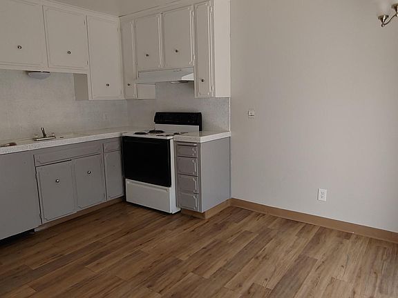 3rd image of 1418 S Crowe St #200