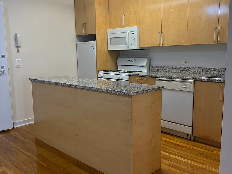 30 E End Ave #2G — Photo 2