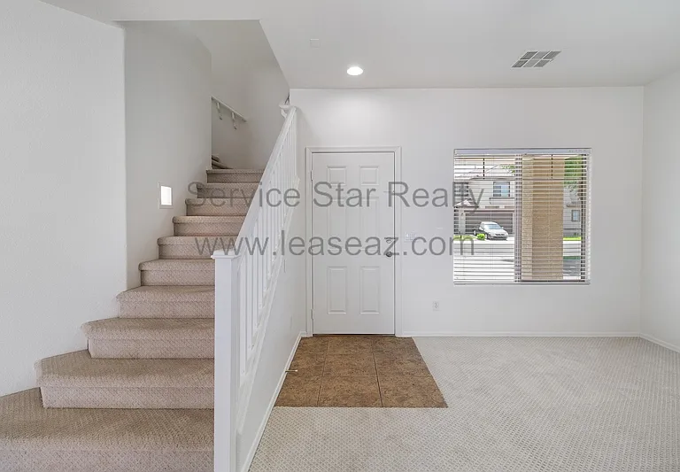 1554 E Elgin St — Photo 3