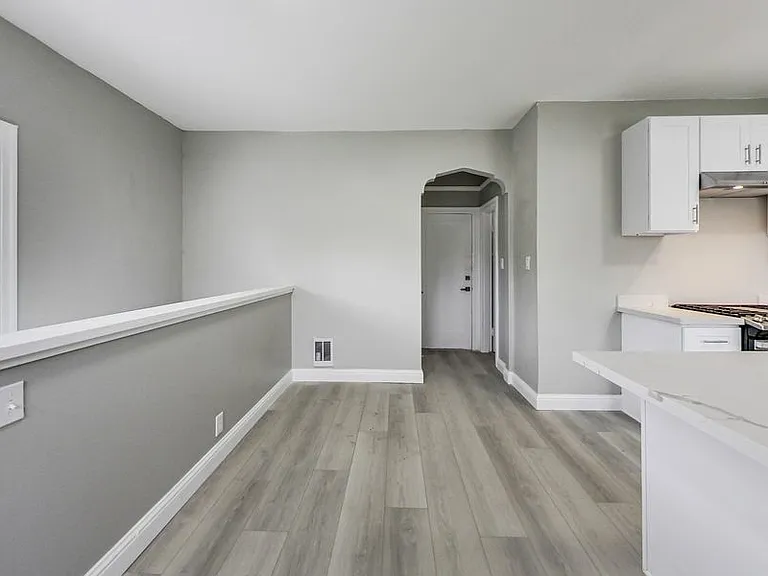1824 Linden St #8 — Photo 9