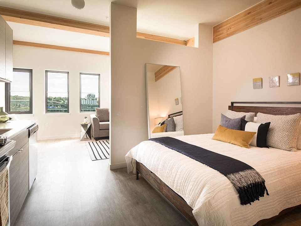 38 Davis Bedroom