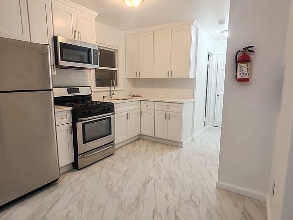 3rd image of 226 57th St #2