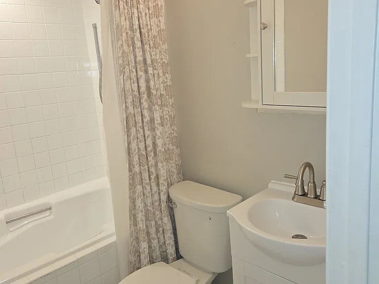 550 West Ct — Photo 9