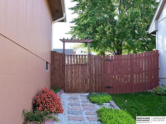 5th image of 2607 Alberta Ave