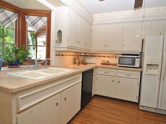 5th image of 1101 Walton Dr
