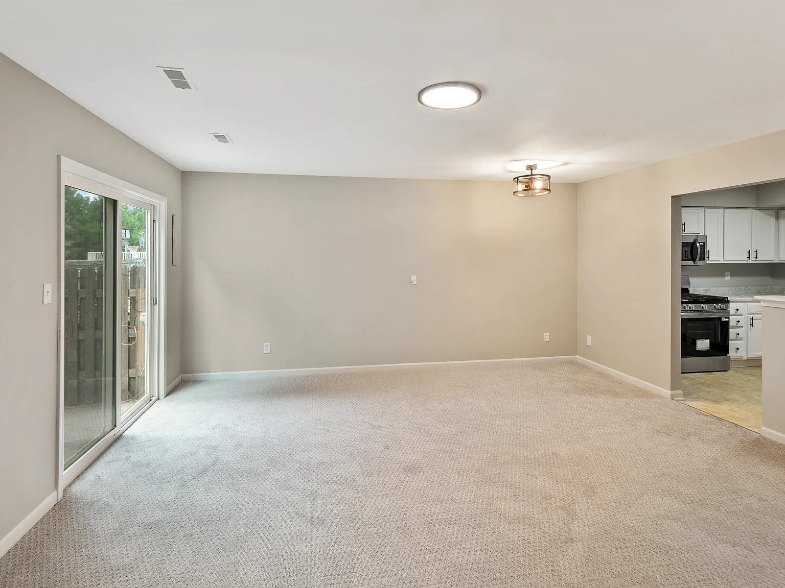 2 bed, 1300 sqft, $1,995 — Photo 4