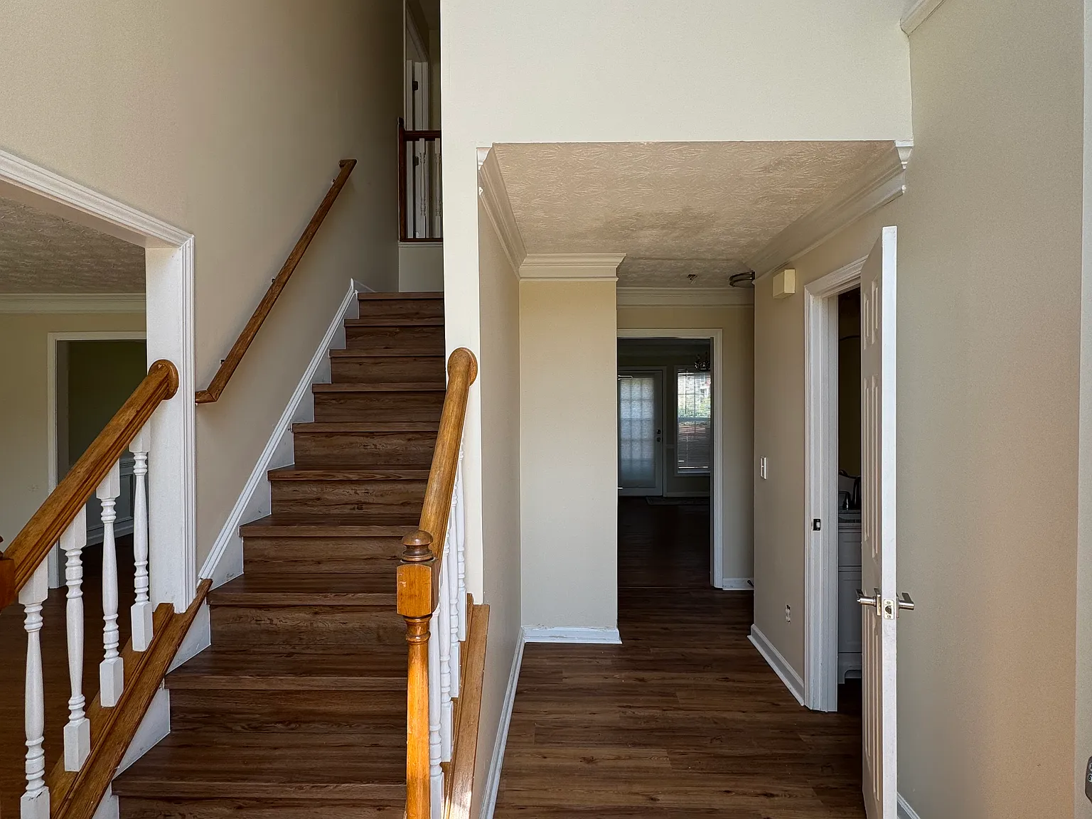 4 bed, 2.5 bath, 2111 sqft, $2,600 — Photo 2