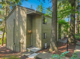 58 Cervantes Cir #8-D, Lake Oswego, OR 97035