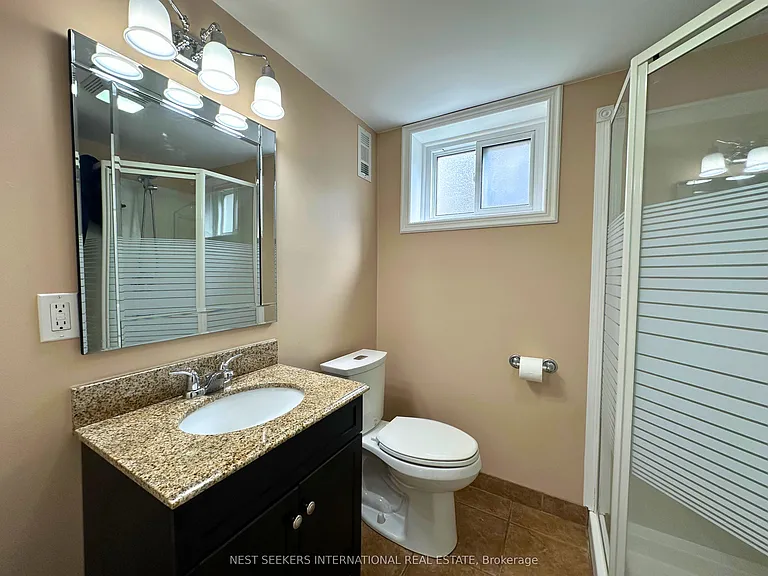 494 Oshawa Blvd N — Photo 12