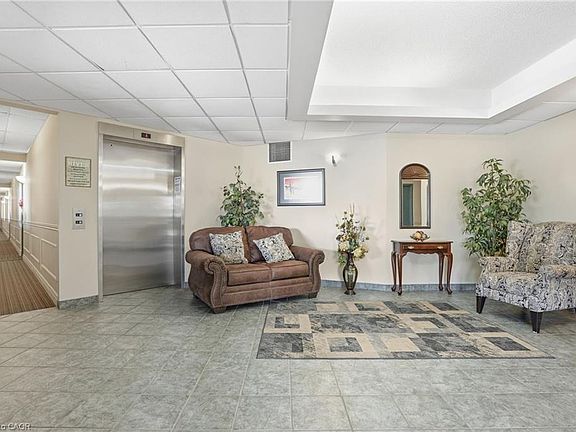 4th image of 210 Main St E #202