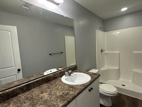 3rd image of 502 York Loop