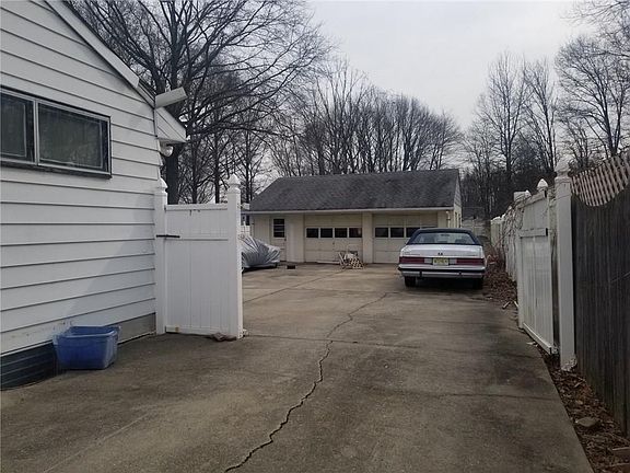4th image of 1016 Riverton St