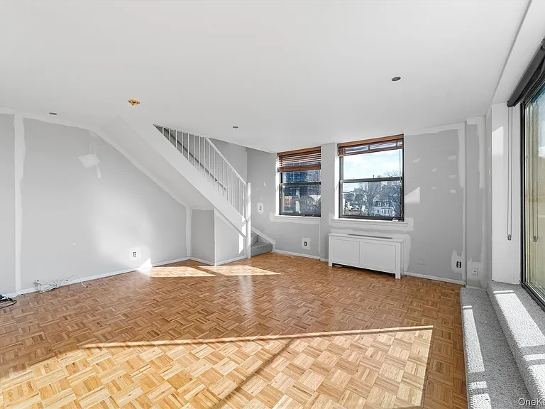 23 Water Grant St #8G — Photo 3